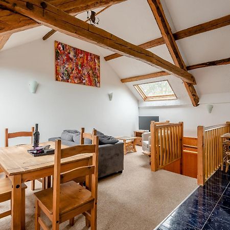 Robins Nest - Uk36208 Villa Llanfihangel-y-Creuddyn Екстериор снимка